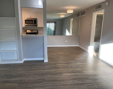 1516 Bay Area Boulevard - Photo Thumbnail 2