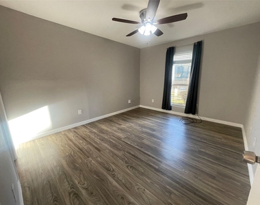1516 Bay Area Boulevard - Photo Thumbnail 5