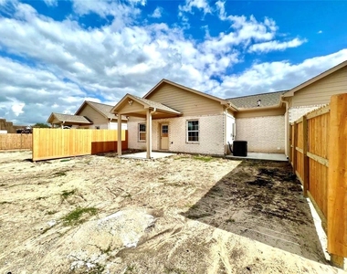 9508 Quaker Court - Photo Thumbnail 14
