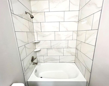 9508 Quaker Court - Photo Thumbnail 12
