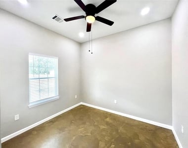 9508 Quaker Court - Photo Thumbnail 7