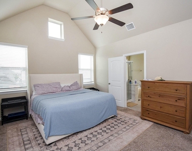 8726 Laurel Crest Drive - Photo Thumbnail 11