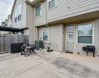 8726 Laurel Crest Drive - Photo Thumbnail 18