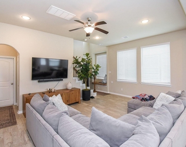 8726 Laurel Crest Drive - Photo Thumbnail 4