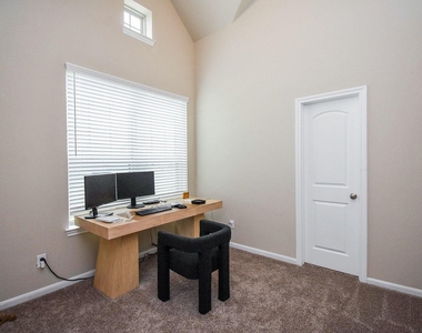 8726 Laurel Crest Drive - Photo Thumbnail 15