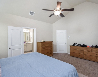 8726 Laurel Crest Drive - Photo Thumbnail 12