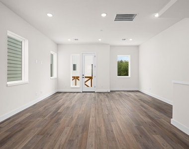 3905 Pinemont Drive - Photo Thumbnail 12