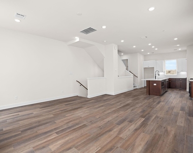 3905 Pinemont Drive - Photo Thumbnail 13