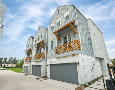 3905 Pinemont Drive - Photo Thumbnail 3