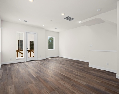 3905 Pinemont Drive - Photo Thumbnail 10