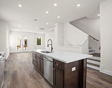3905 Pinemont Drive - Photo Thumbnail 14