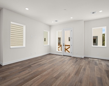 3905 Pinemont Drive - Photo Thumbnail 11