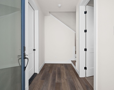 3905 Pinemont Drive - Photo Thumbnail 5
