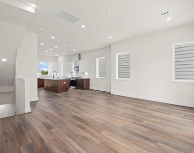3905 Pinemont Drive - Photo Thumbnail 9