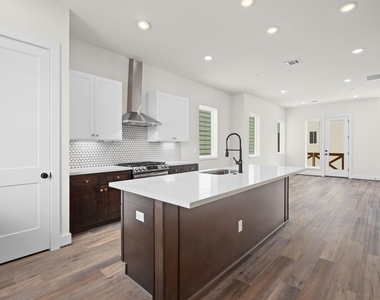 3905 Pinemont Drive - Photo Thumbnail 17