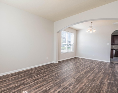 24726 Colonial Elm Drive - Photo Thumbnail 4