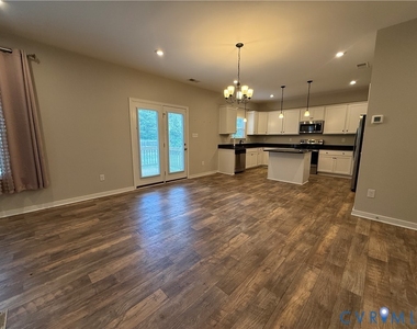 2413 Elkview Drive - Photo Thumbnail 5
