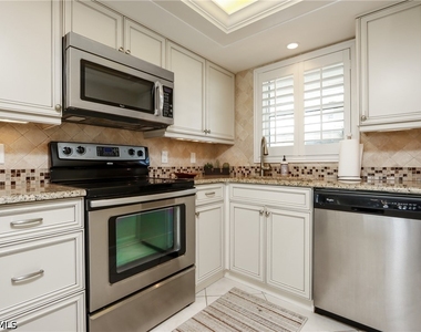 271 Southbay Drive - Photo Thumbnail 6