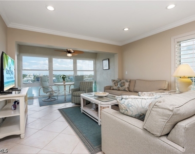 271 Southbay Drive - Photo Thumbnail 3