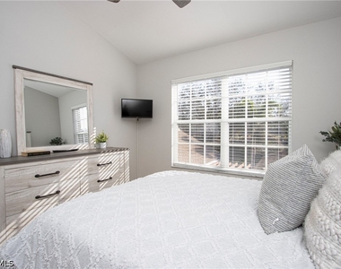 5705 Heron Lane - Photo Thumbnail 13