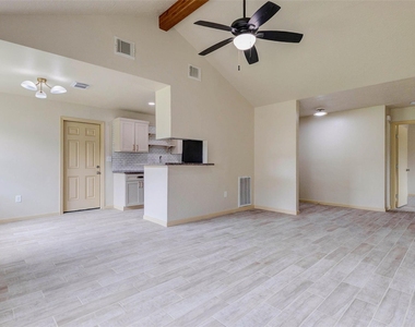 5319 Ridgestone Street - Photo Thumbnail 5