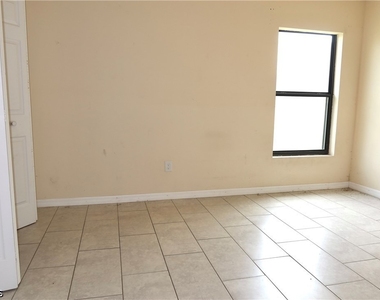 1109 Andalusia Boulevard - Photo Thumbnail 8