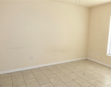1109 Andalusia Boulevard - Photo Thumbnail 6