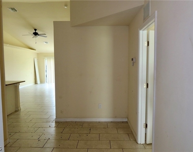 1109 Andalusia Boulevard - Photo Thumbnail 5