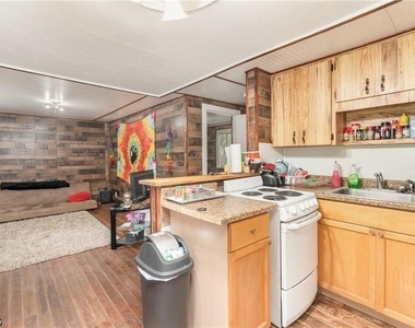 102 3rd Street - Photo Thumbnail 5