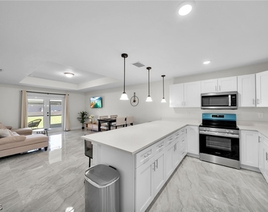 903a Albany Avenue - Photo Thumbnail 7