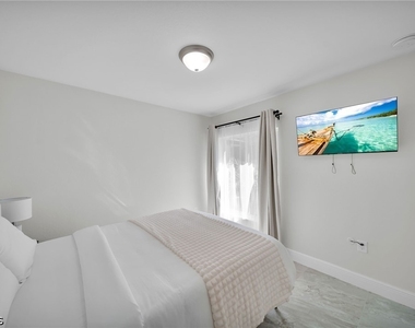 903a Albany Avenue - Photo Thumbnail 3