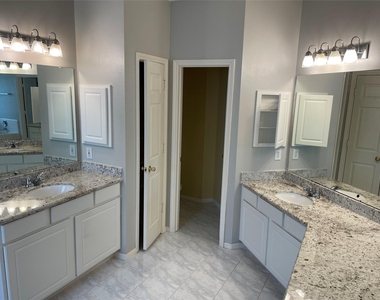12423 Ashford Hollow Drive - Photo Thumbnail 10