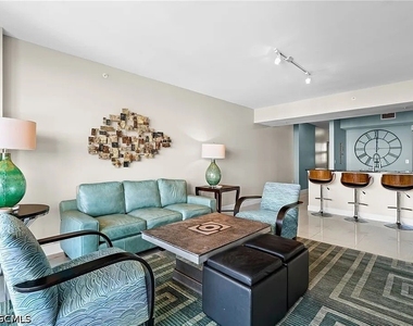 3000 Oasis Grand Boulevard - Photo Thumbnail 4
