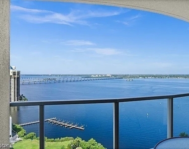 3000 Oasis Grand Boulevard - Photo Thumbnail 19