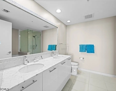 3000 Oasis Grand Boulevard - Photo Thumbnail 14