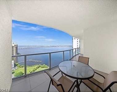 3000 Oasis Grand Boulevard - Photo Thumbnail 20