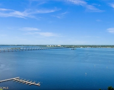 3000 Oasis Grand Boulevard - Photo Thumbnail 17