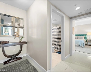 3000 Oasis Grand Boulevard - Photo Thumbnail 16
