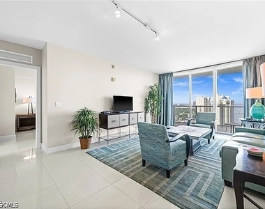 3000 Oasis Grand Boulevard - Photo Thumbnail 5