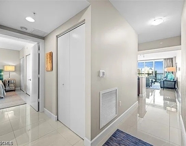 3000 Oasis Grand Boulevard - Photo Thumbnail 15