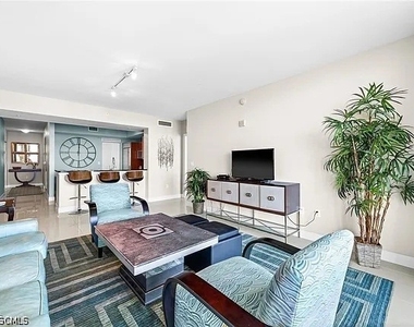 3000 Oasis Grand Boulevard - Photo Thumbnail 6