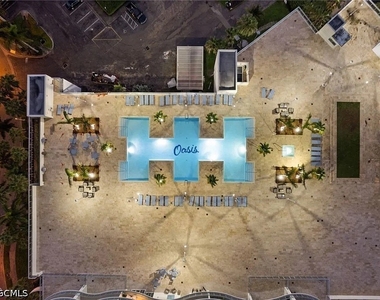 3000 Oasis Grand Boulevard - Photo Thumbnail 2