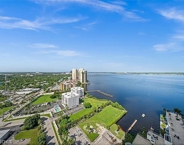3000 Oasis Grand Boulevard - Photo Thumbnail 18