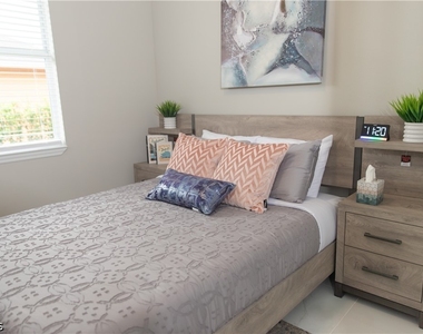 1228 Chrisholm Street - Photo Thumbnail 8