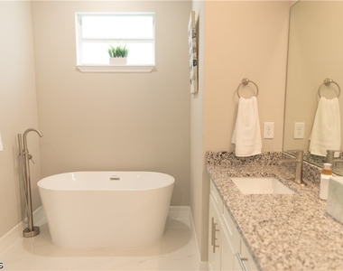 1228 Chrisholm Street - Photo Thumbnail 11