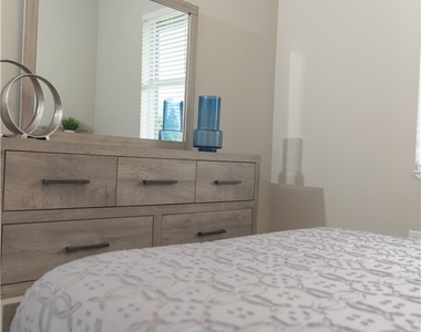 1228 Chrisholm Street - Photo Thumbnail 9