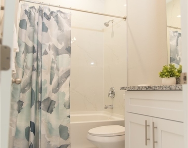 1228 Chrisholm Street - Photo Thumbnail 14