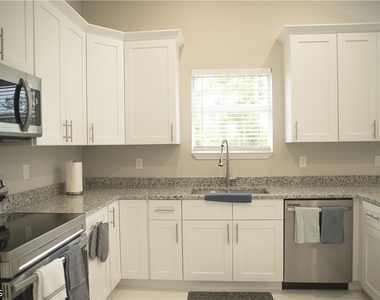 1228 Chrisholm Street - Photo Thumbnail 4