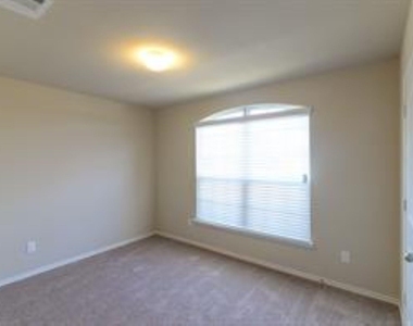 1112 Decker Drive - Photo Thumbnail 4