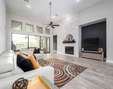 2511 Marble Hill Drive - Photo Thumbnail 11